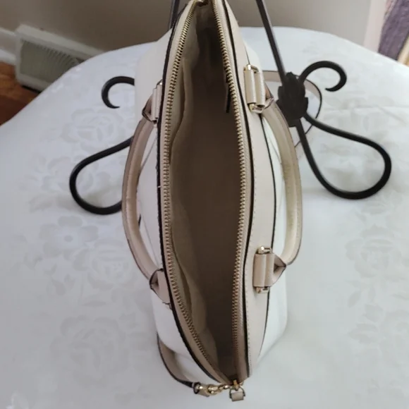 Kate Spade women's purse. - Picture 3 of 3